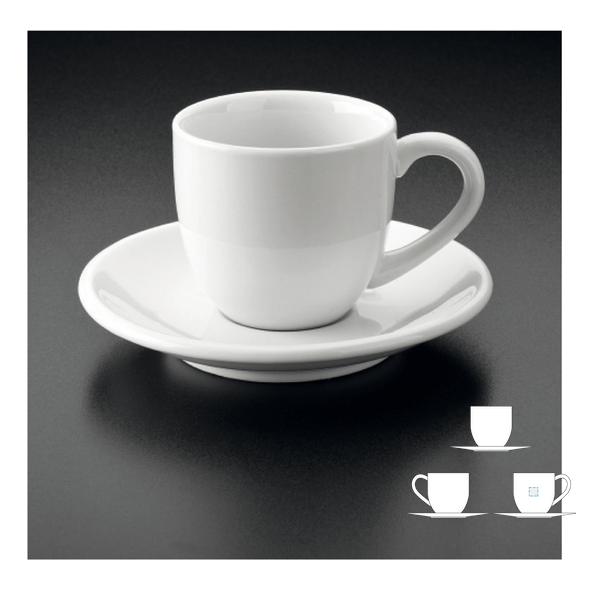 Tazas de café y plato blancos de porcelana